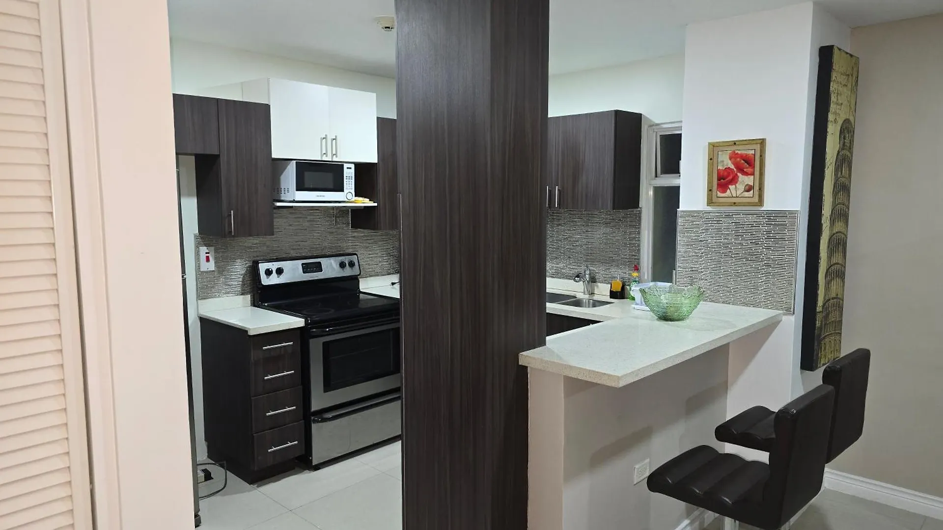 Апартаменты Charming Serene Penthouse With Pool & Gym New Кингстон