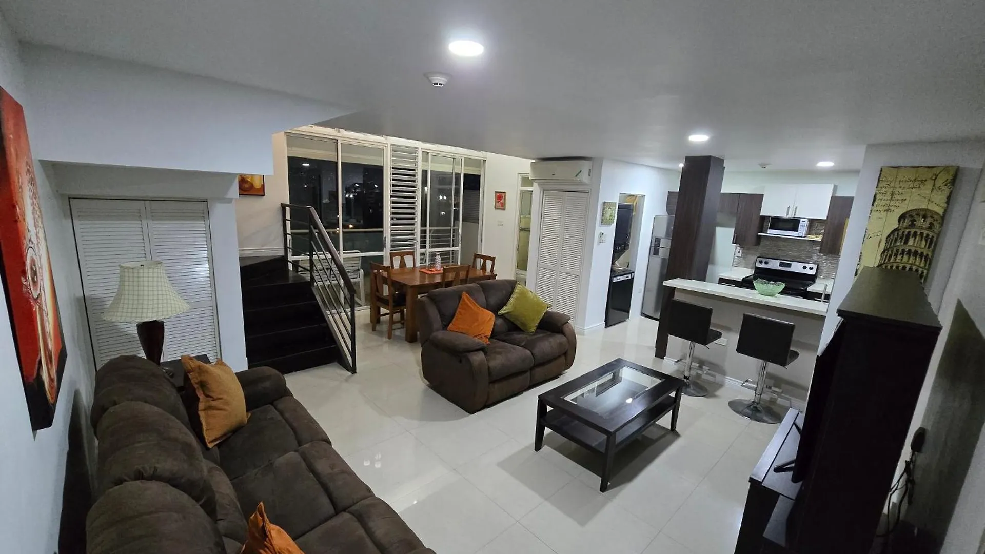 Апартаменты Charming Serene Penthouse With Pool & Gym New Кингстон