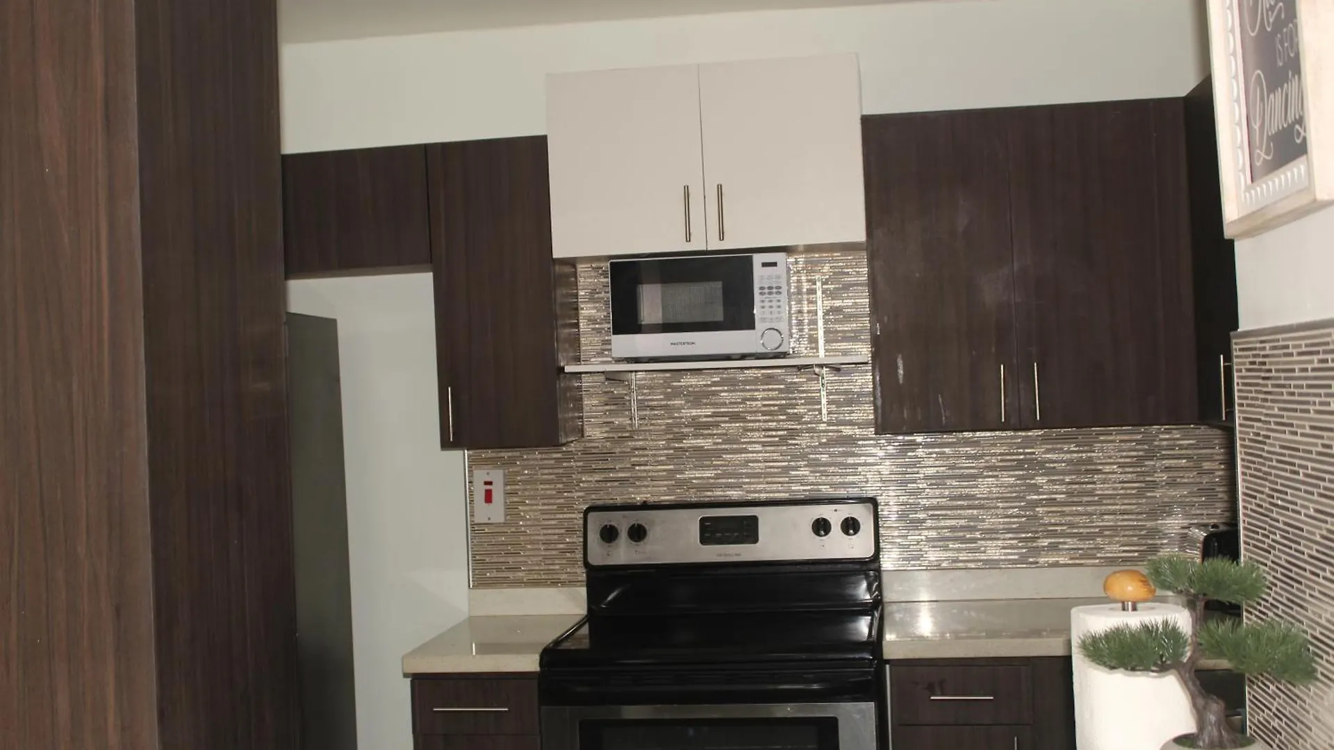 Charming Serene Penthouse With Pool & Gym New Кингстон Апартаменты