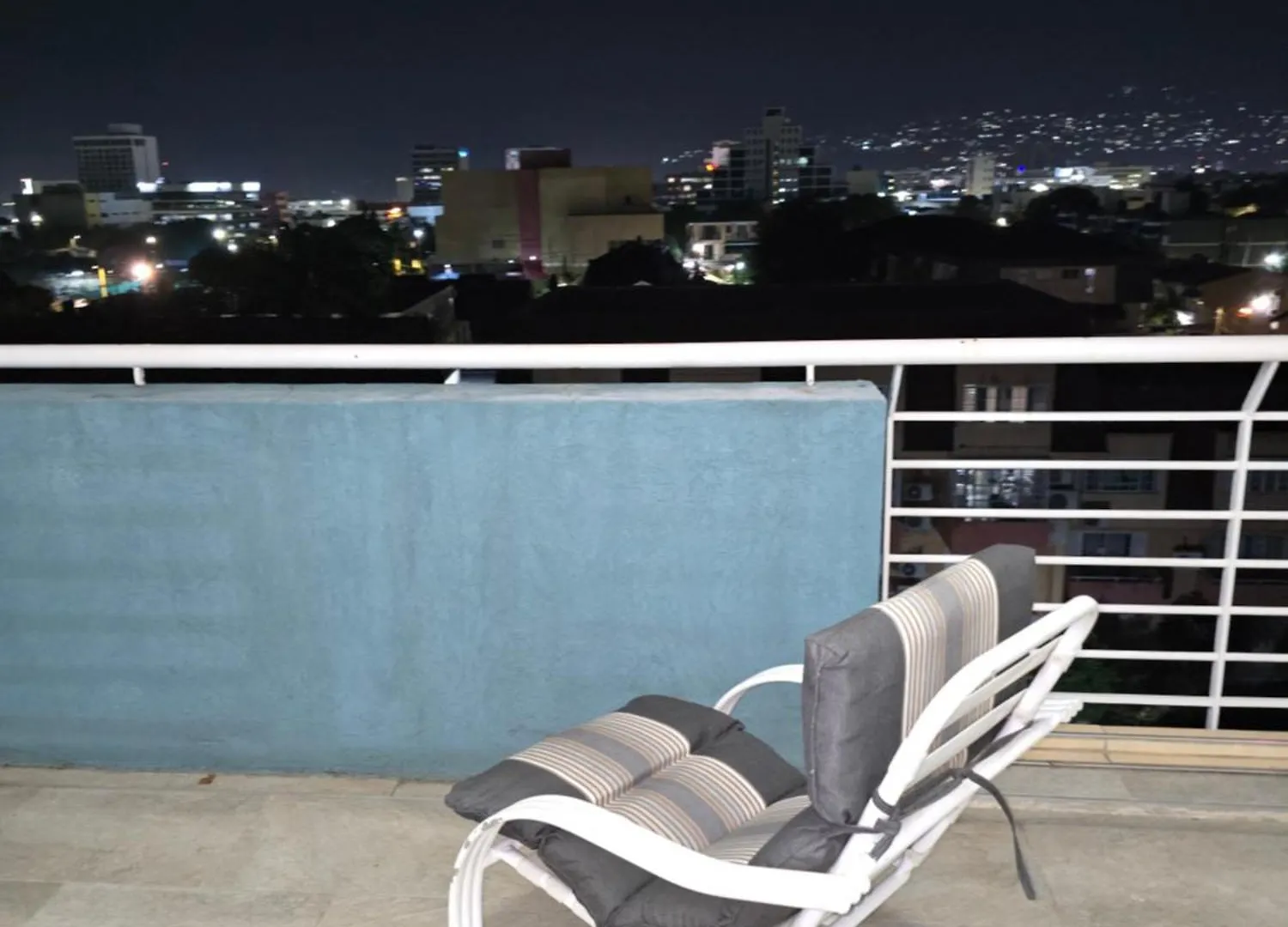 Charming Serene Penthouse With Pool & Gym New קינגסטון 0*,  ג'מייקה