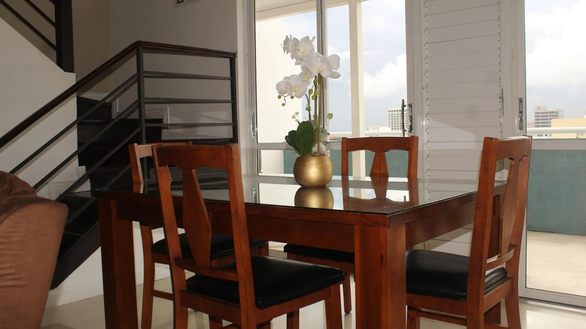 דירה Charming Serene Penthouse With Pool & Gym New קינגסטון